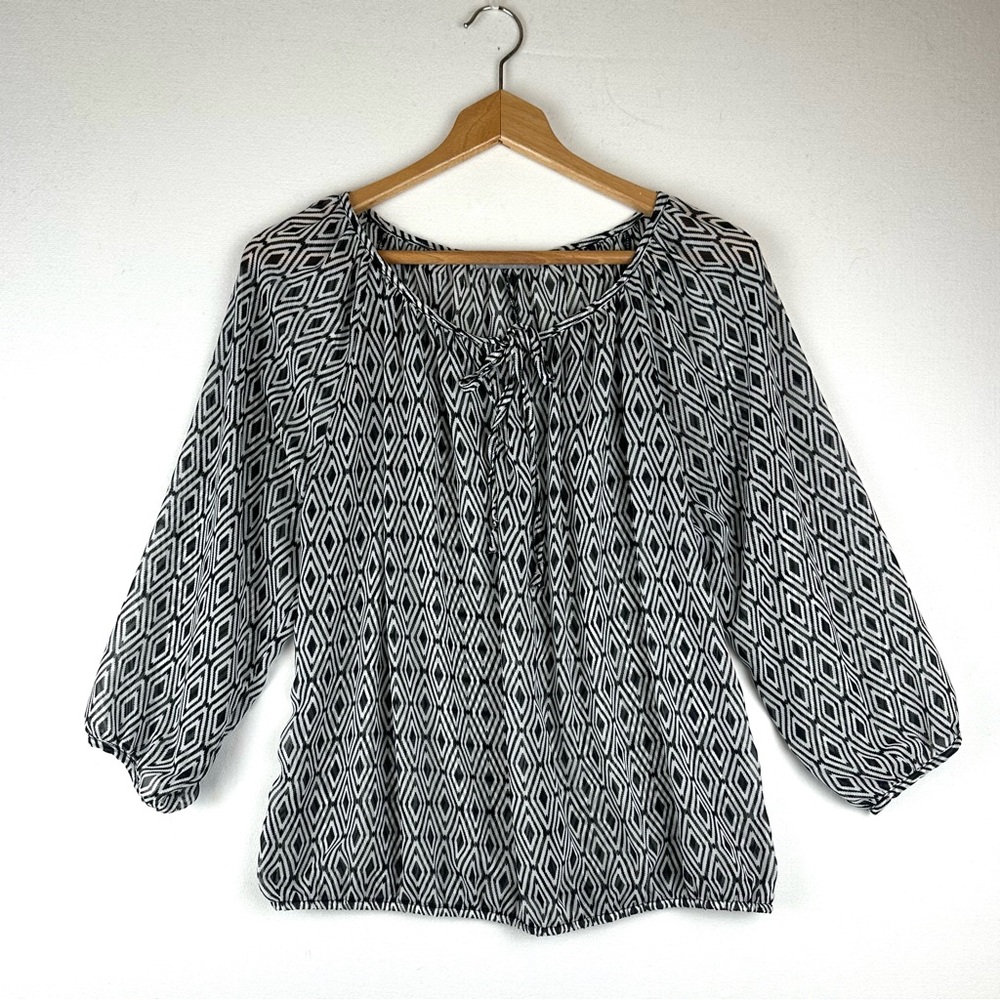 Oliviaโ Moon Black & White Diamond Print Lightweight Blouse Office